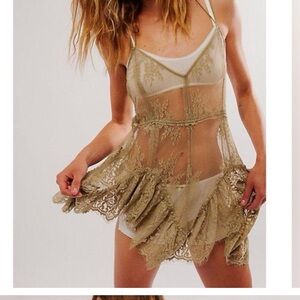 ISO IN SEARCH OF FREE PEOPLE DREAM WALK TUNIC IN GREEN